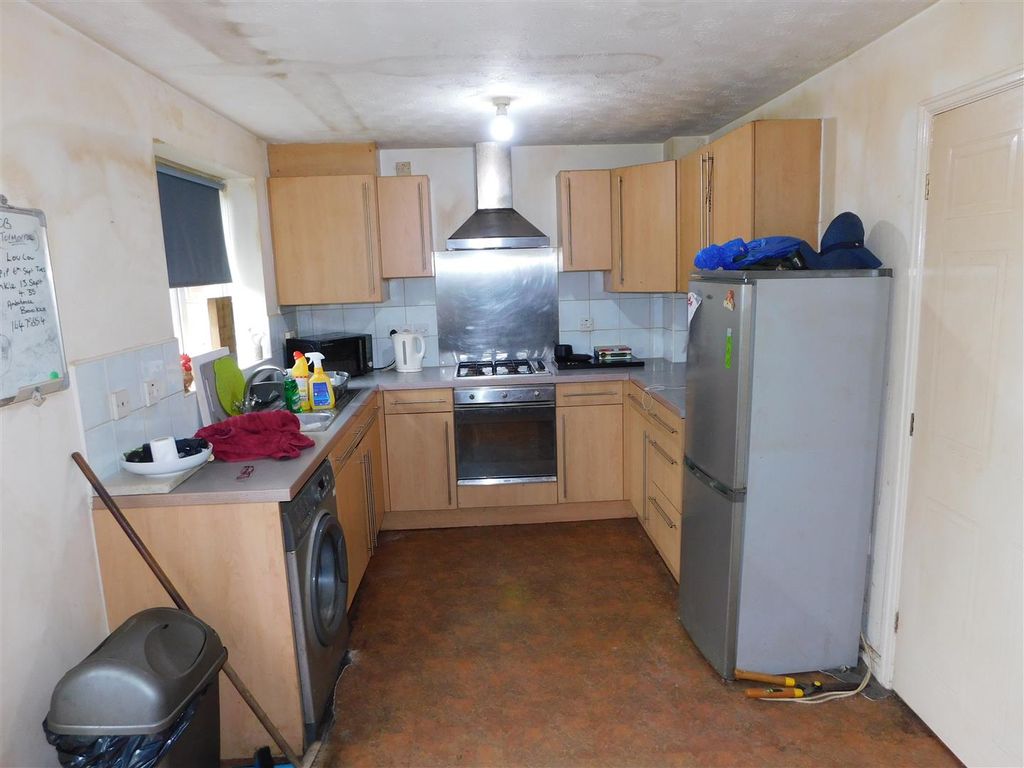 3 bed detached house for sale in Leith Place, Oldham OL8, £240,000