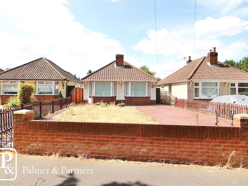 2 bed bungalow for sale in Nacton Road, Ipswich, Suffolk IP3, £290,000