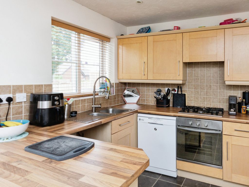 3 bed detached house for sale in Llys Vyrnwy, Kinmel Bay, Denbighshire LL18, £190,000