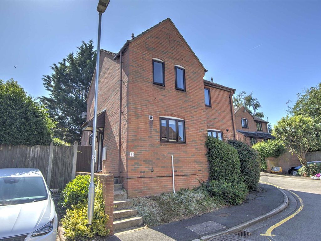 1 bed semi-detached house for sale in Fairlight Drive, Uxbridge UB8, £325,000