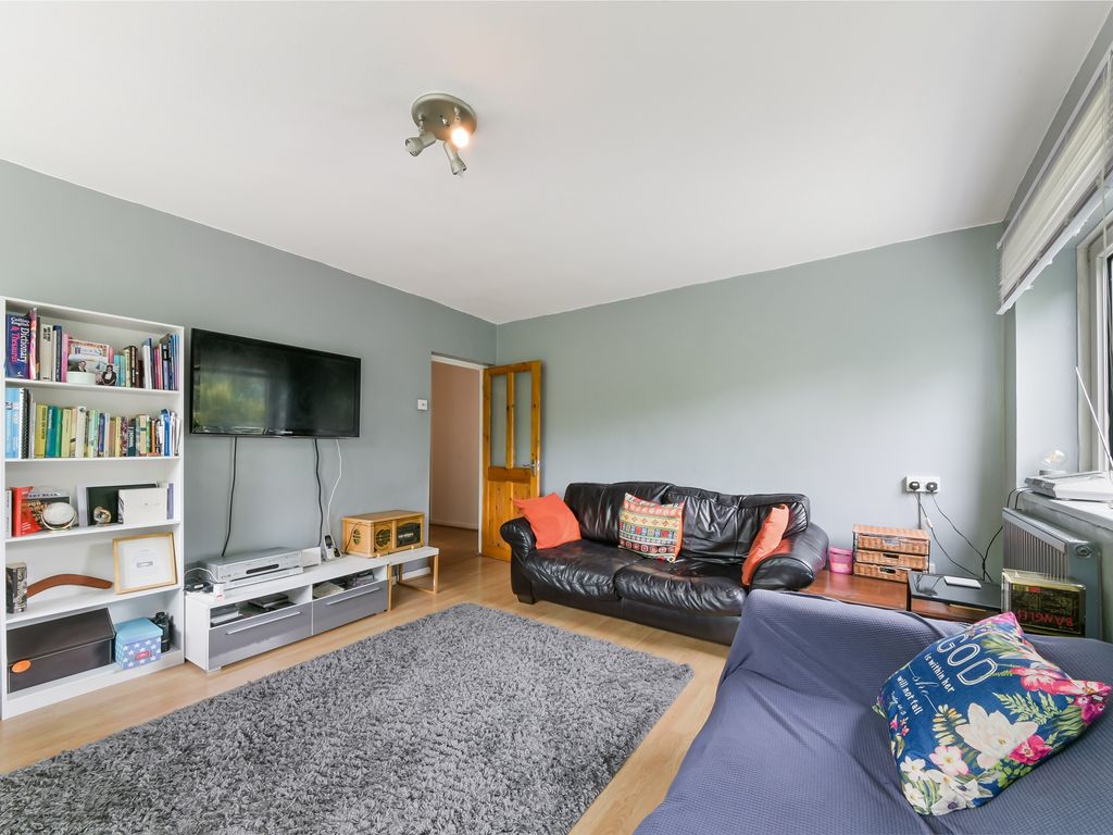 2 bed flat for sale in Norley Vale, London SW15, £275,000