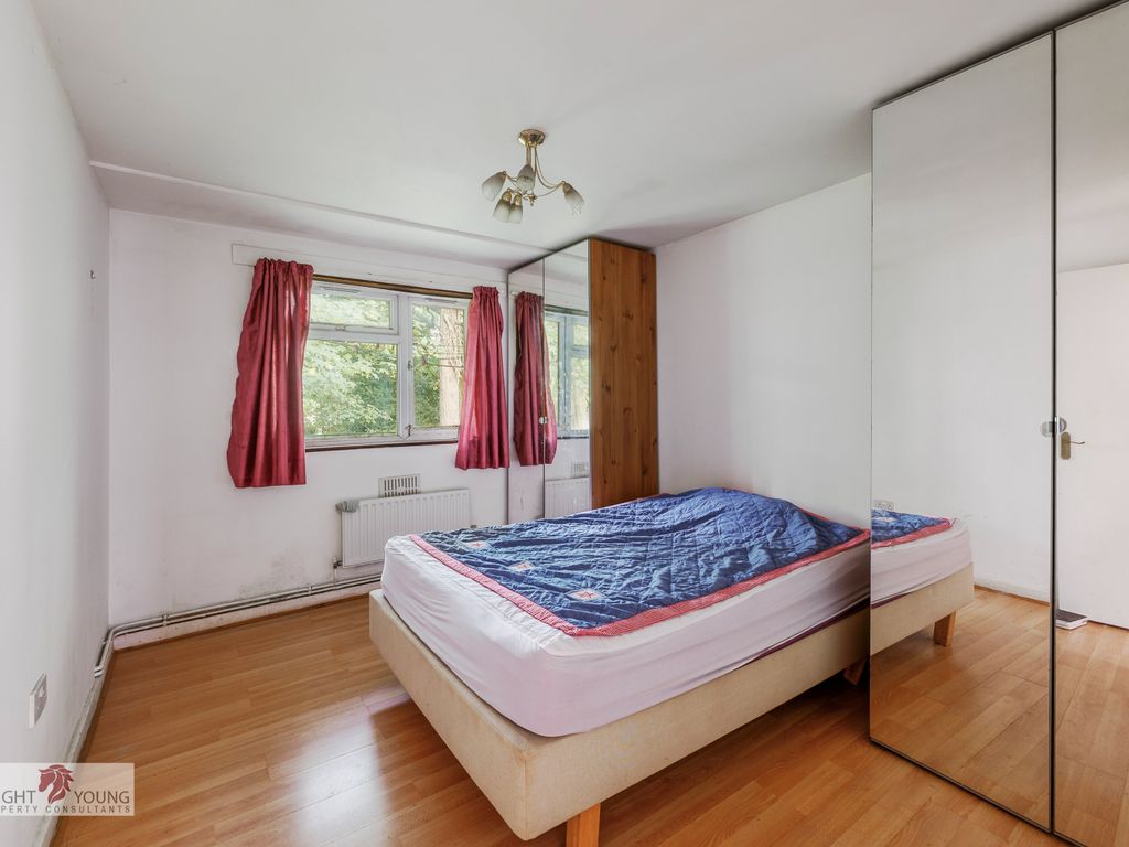 1 bed flat for sale in Garrick Close, Brunswick Road W5, £309,950