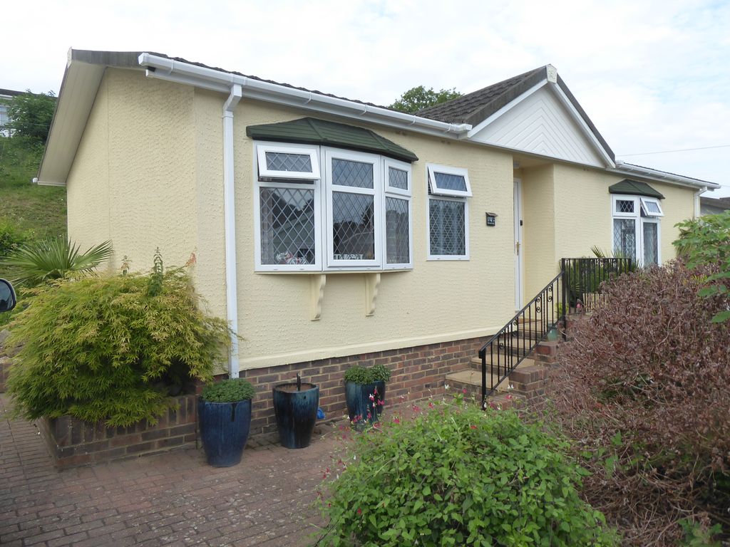 2 bed mobile/park home for sale in Riverside Park, East Farley, Maidstone, Kent ME16, £213,995