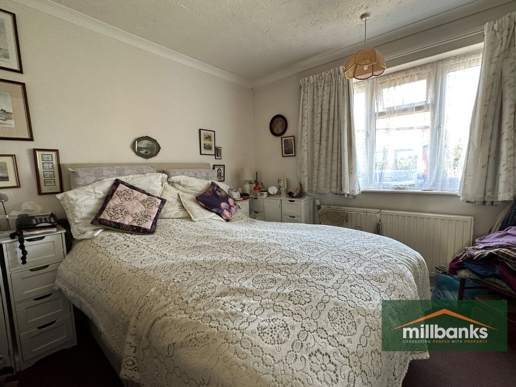 3 bed detached bungalow for sale in Mill Lane, Great Ellingham, Attleborough, Norfolk NR17, £325,000