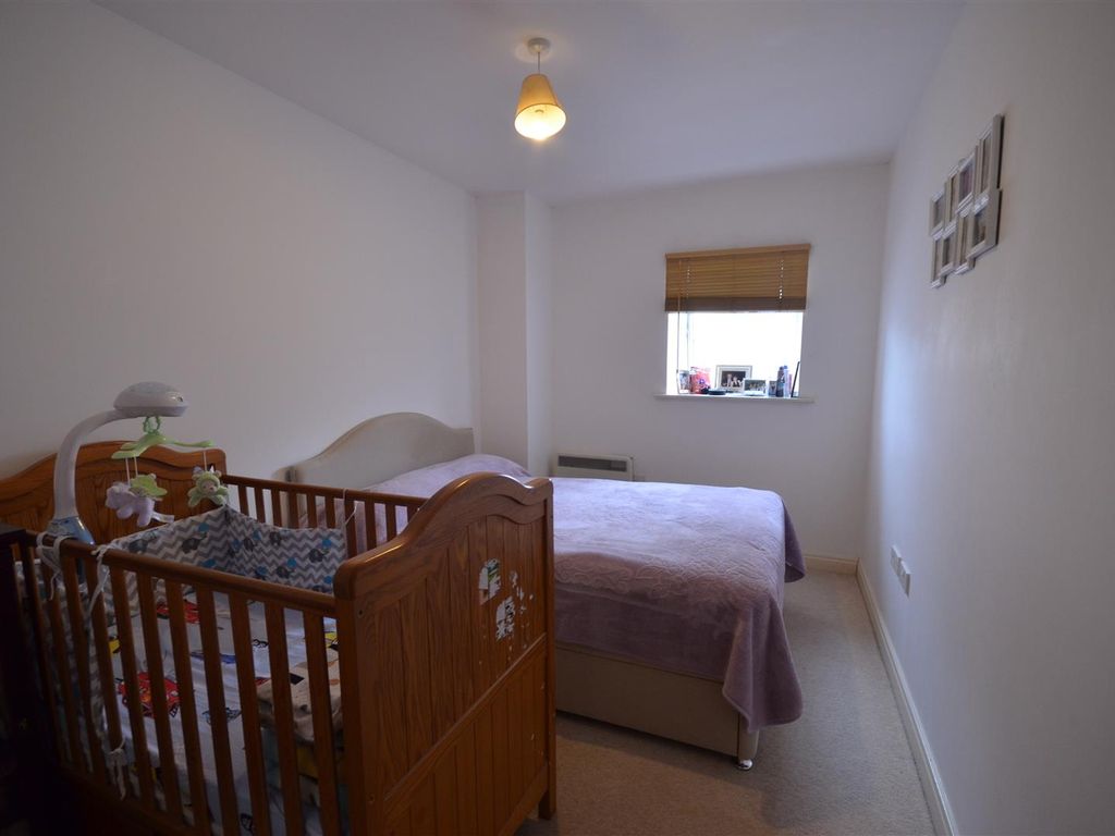 2 bed flat for sale in Ushers Court, Trowbridge BA14, £149,950
