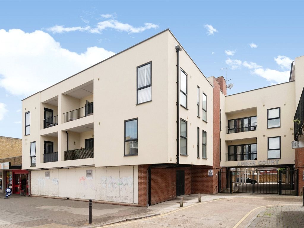 1 bed flat for sale in Amber Court, 41A St. Johns Way SS17, £200,000