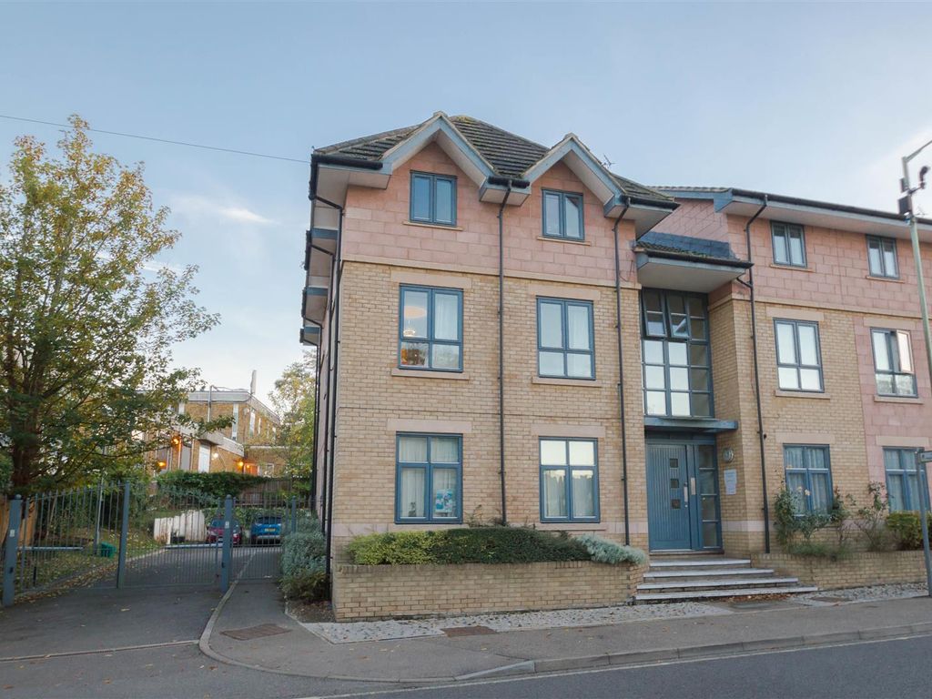 2 bed flat for sale in Cavendish House, Camps Road, Haverhill CB9, £159,995