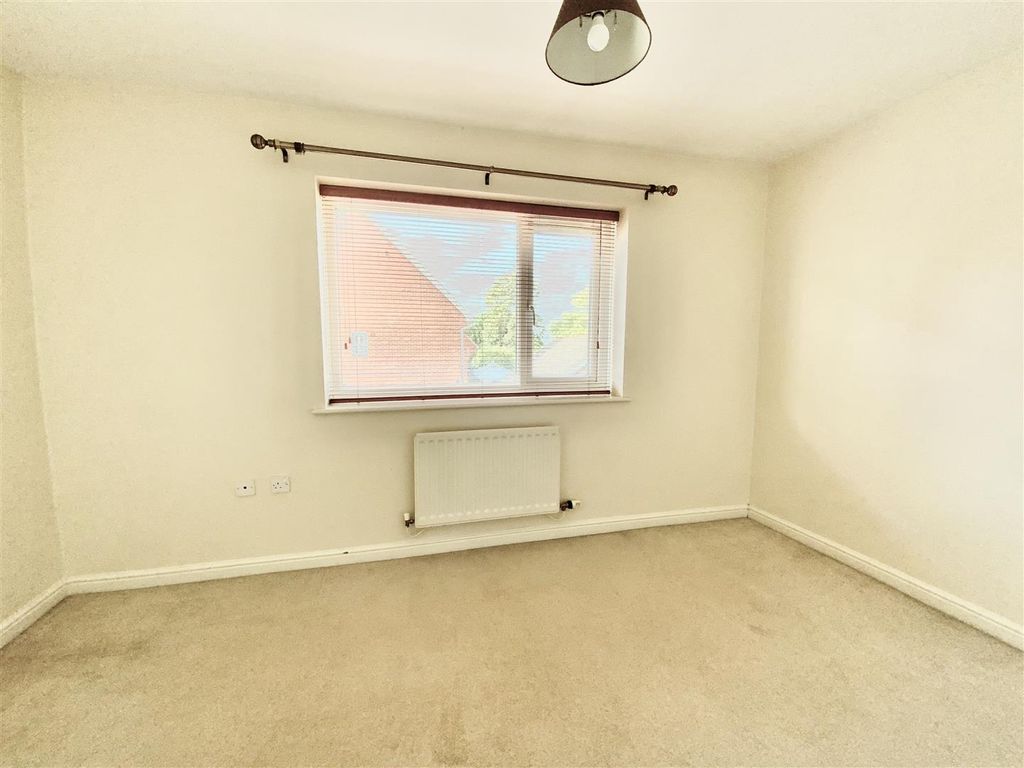 2 bed terraced house for sale in Oriel Close, Wolverton, Milton Keynes MK12, £260,000