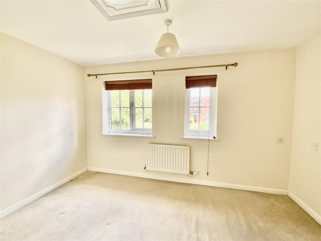 2 bed terraced house for sale in Oriel Close, Wolverton, Milton Keynes MK12, £260,000