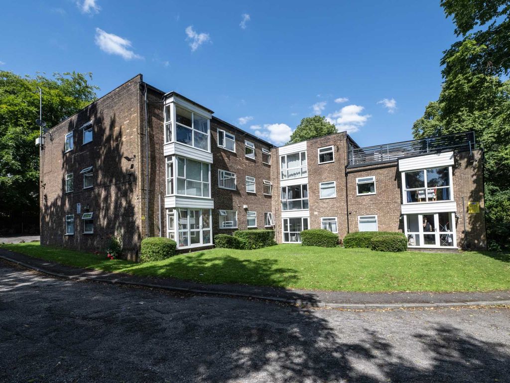 2 bed flat for sale in The Mount, Salford M7, £144,000