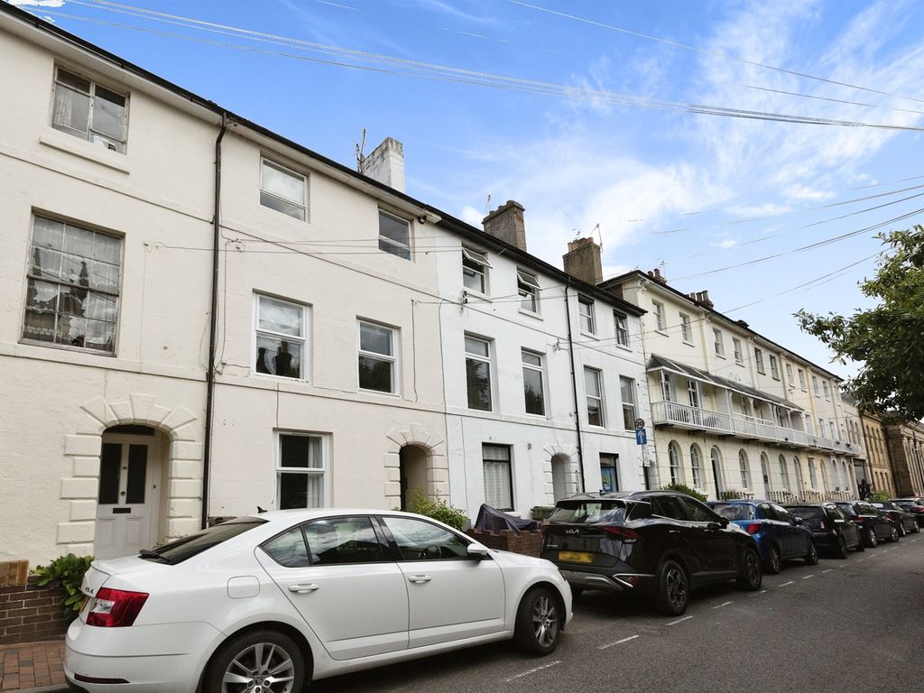 1 bed flat for sale in York Road, Tunbridge Wells TN1, £200,000