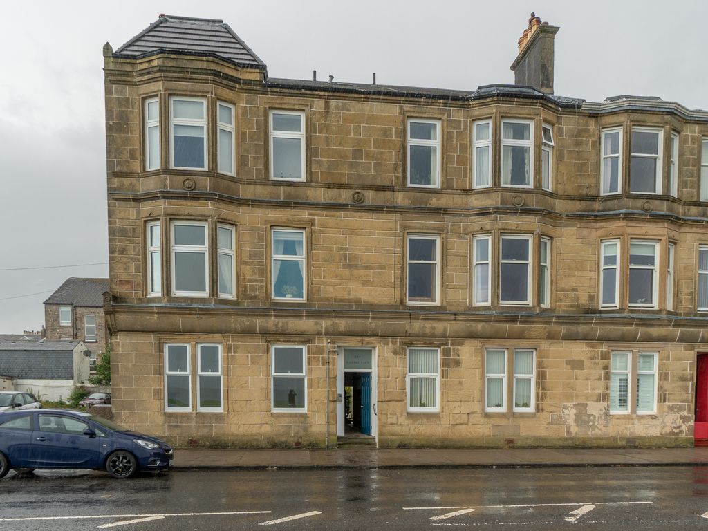 2 bed flat for sale in East Clyde Street, Helensburgh G84, £110,000