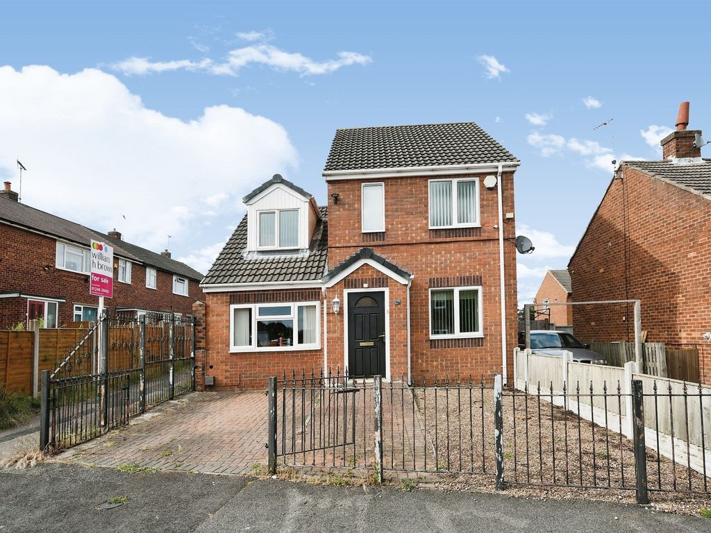 4 bed detached house for sale in Springvale Close, Danesmoor, Chesterfield S45, £230,000