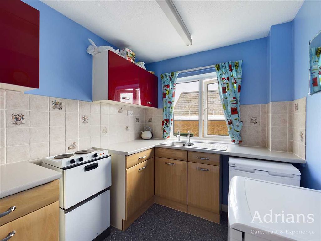 2 bed flat for sale in Bradford Street, Chelmsford CM2, £200,000