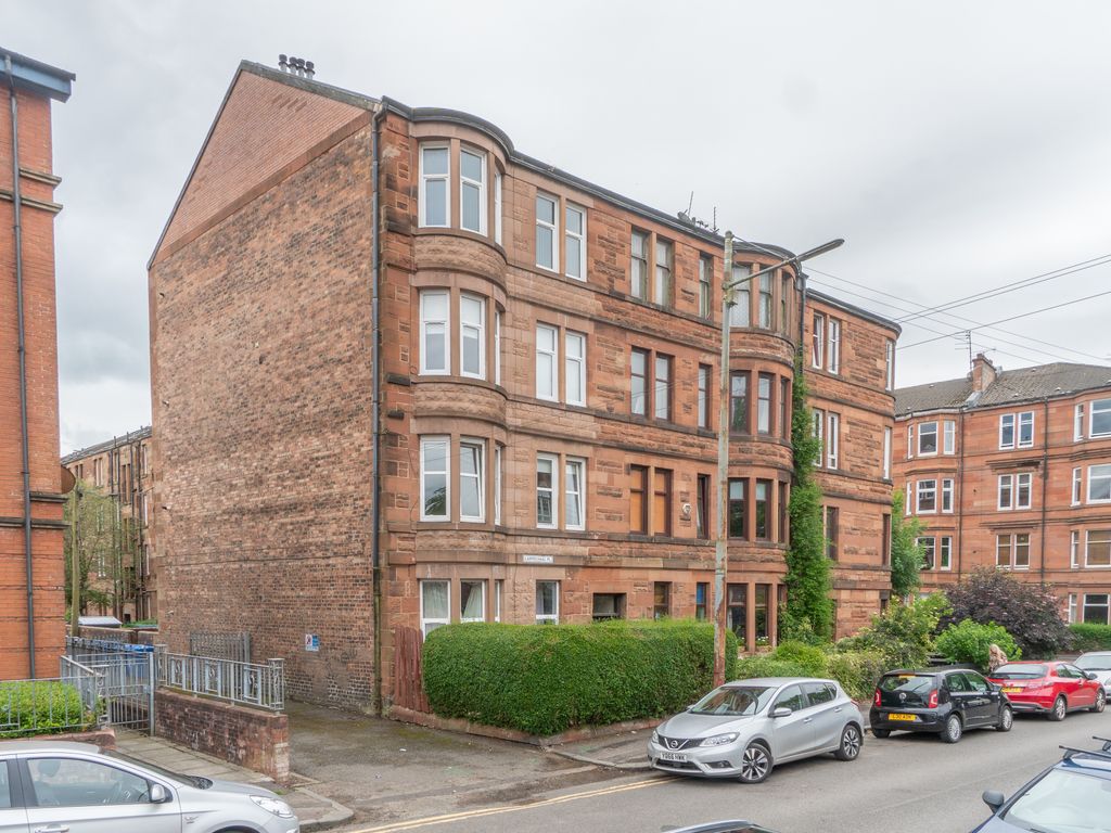 2 bed flat for sale in Carmichael Place, Glasgow G42, £158,000