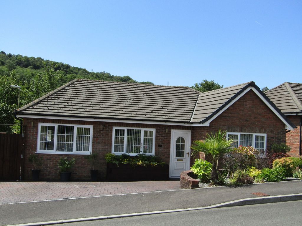 3 bed detached bungalow for sale in Ffordd Brynheulog, Pontardawe, Swansea. SA8, £280,000
