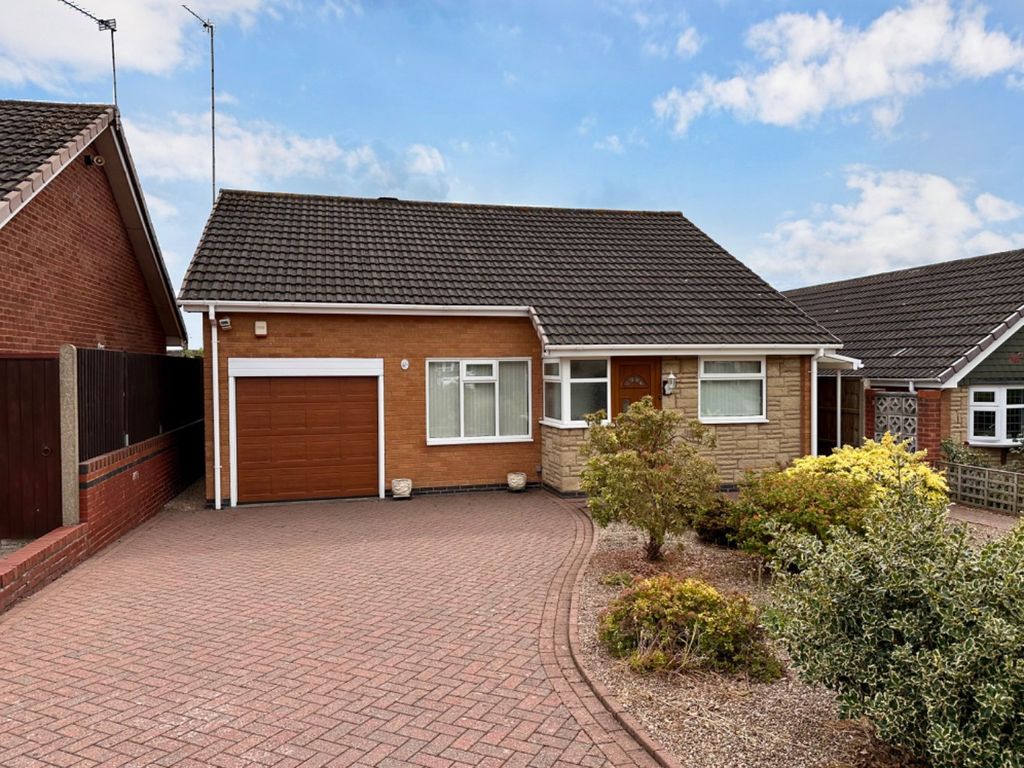 2 bed detached bungalow for sale in The Oaks, Bedworth CV12, £295,000