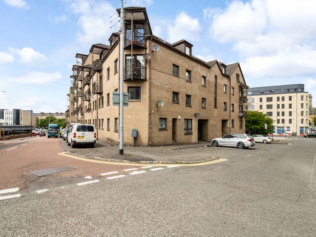 1 bed flat for sale in Minerva Court, Elliot Street, Glasgow G3, £109,995