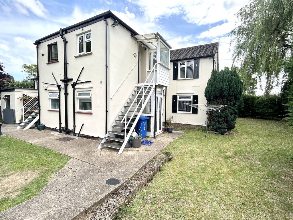 2 bed maisonette for sale in Fifield Cottages, Forest Green Road, Fifield, Berkshire SL6, £280,000