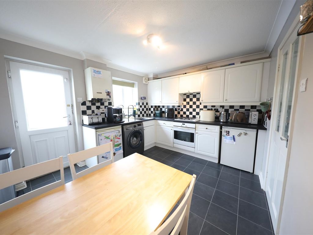 2 bed semi-detached house for sale in Charlestown Way, Hull HU9, £160,000