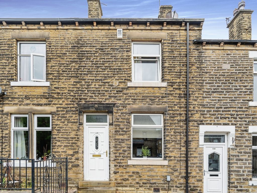 3 bed terraced house for sale in Pasture Lane, Bradford BD14, £145,000