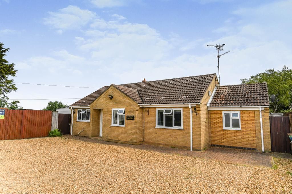 3 bed detached bungalow for sale in Selwyn Corner, Guyhirn, Wisbech, Cambs PE13, £269,500