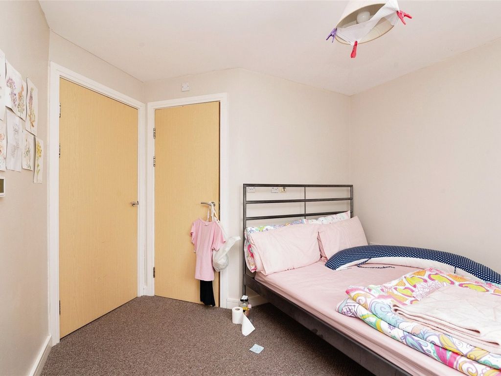 2 bed flat for sale in Reresby Court, Heol Glan Rheidol, Cardiff CF10, £140,000