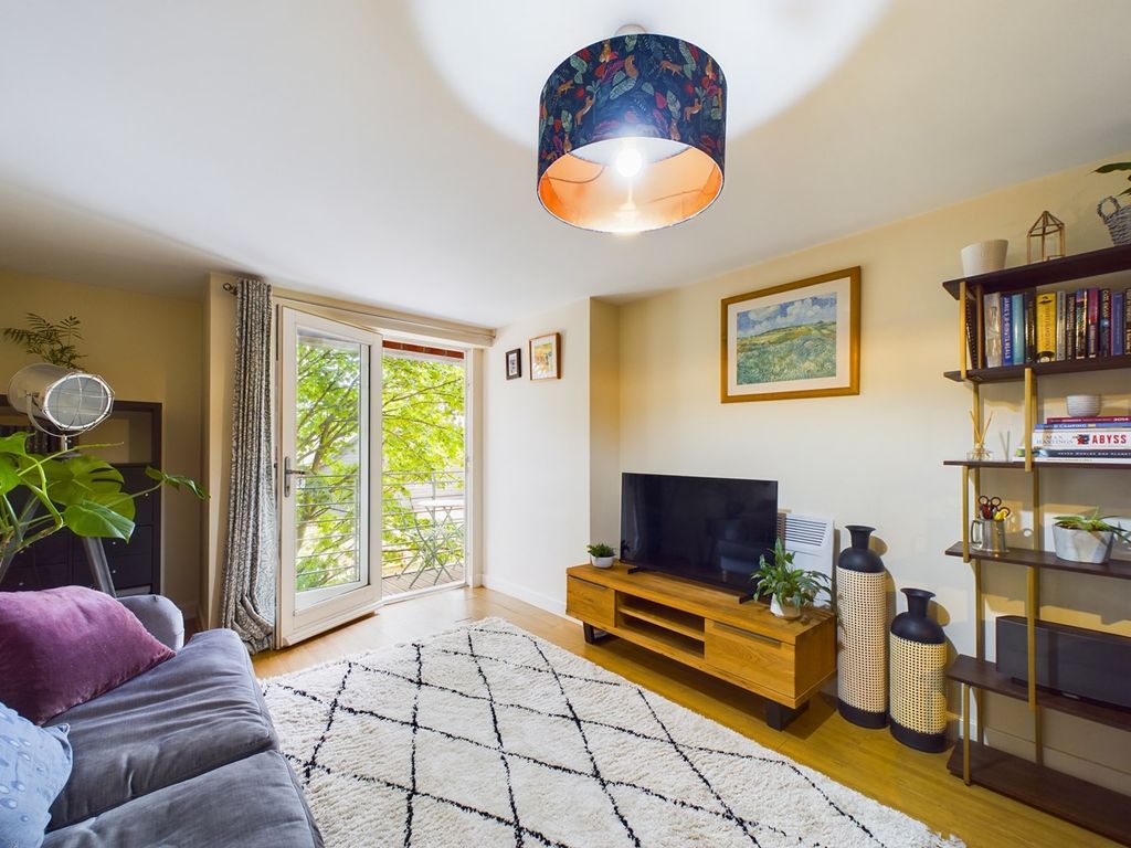 1 bed flat for sale in Coopers Yard, Paynes Park, Hitchin SG5, £225,000