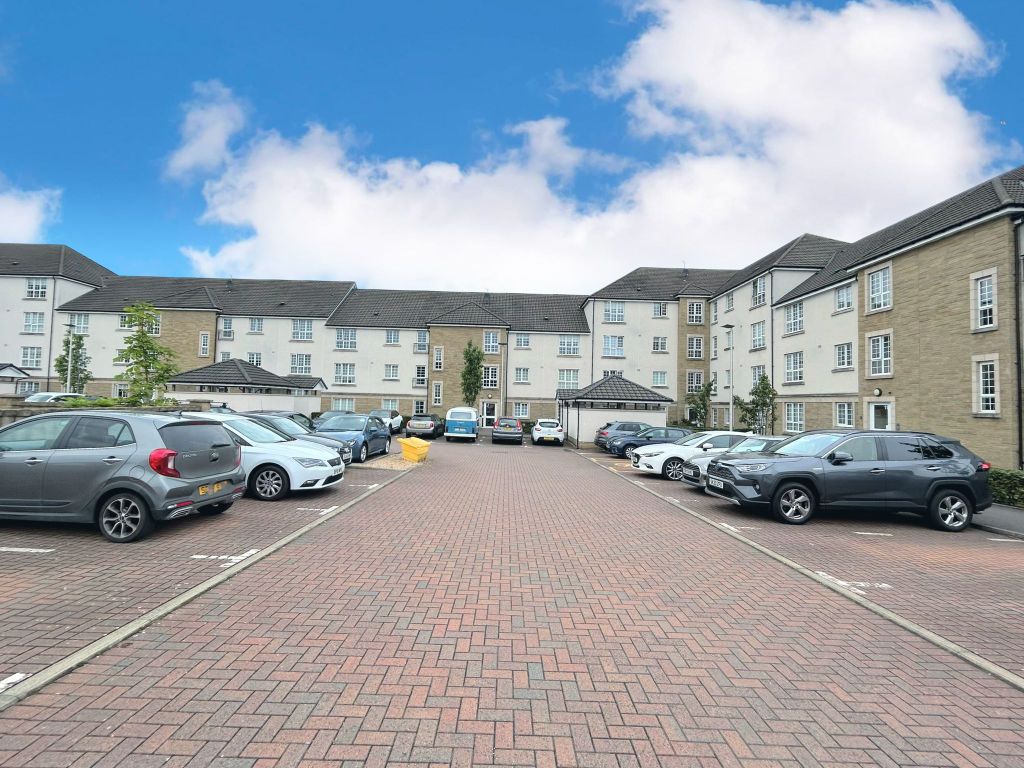 2 bed flat for sale in Crown Crescent, Larbert FK5, £174,995