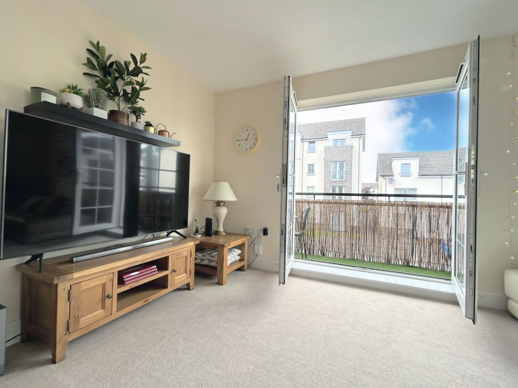 2 bed flat for sale in Crown Crescent, Larbert FK5, £174,995