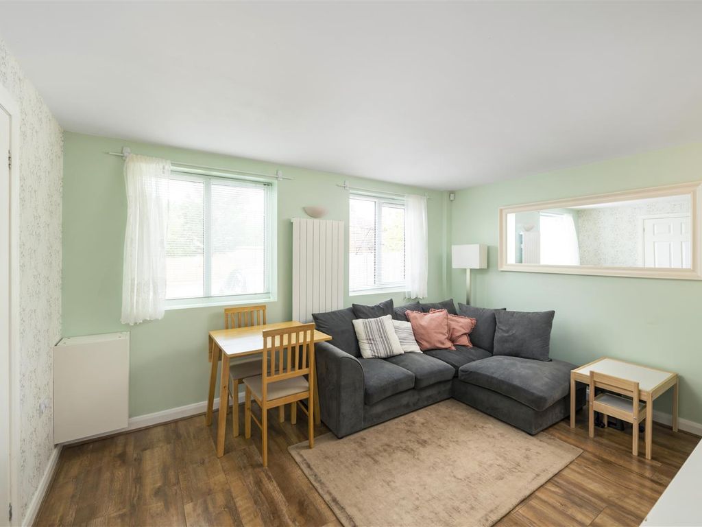 1 bed maisonette for sale in Dovers Green Road, Reigate RH2, £190,000