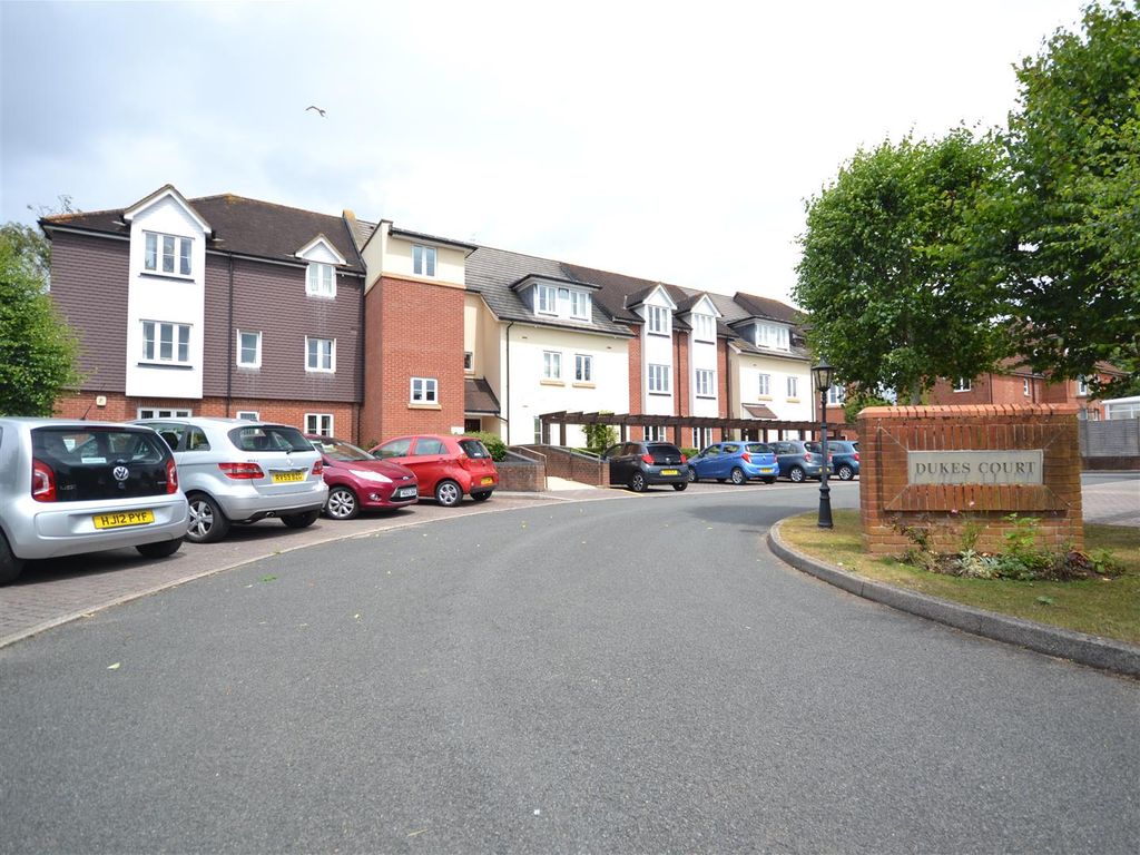 2 bed flat for sale in Jenner Close, Verwood BH31, £185,000