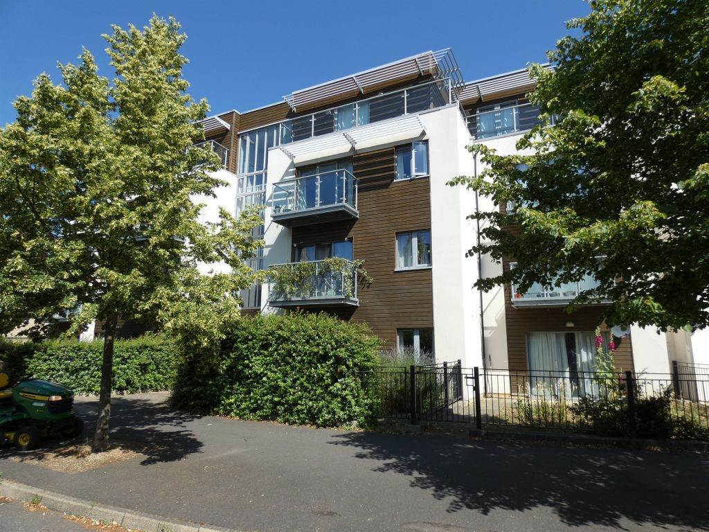 1 bed flat for sale in Chieftain Way, Cambridge CB4, £125,000