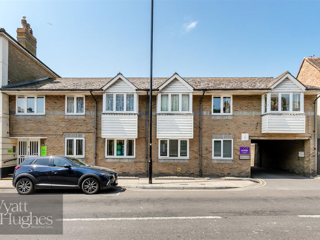 2 bed flat for sale in The Bourne, Hastings TN34, £145,000