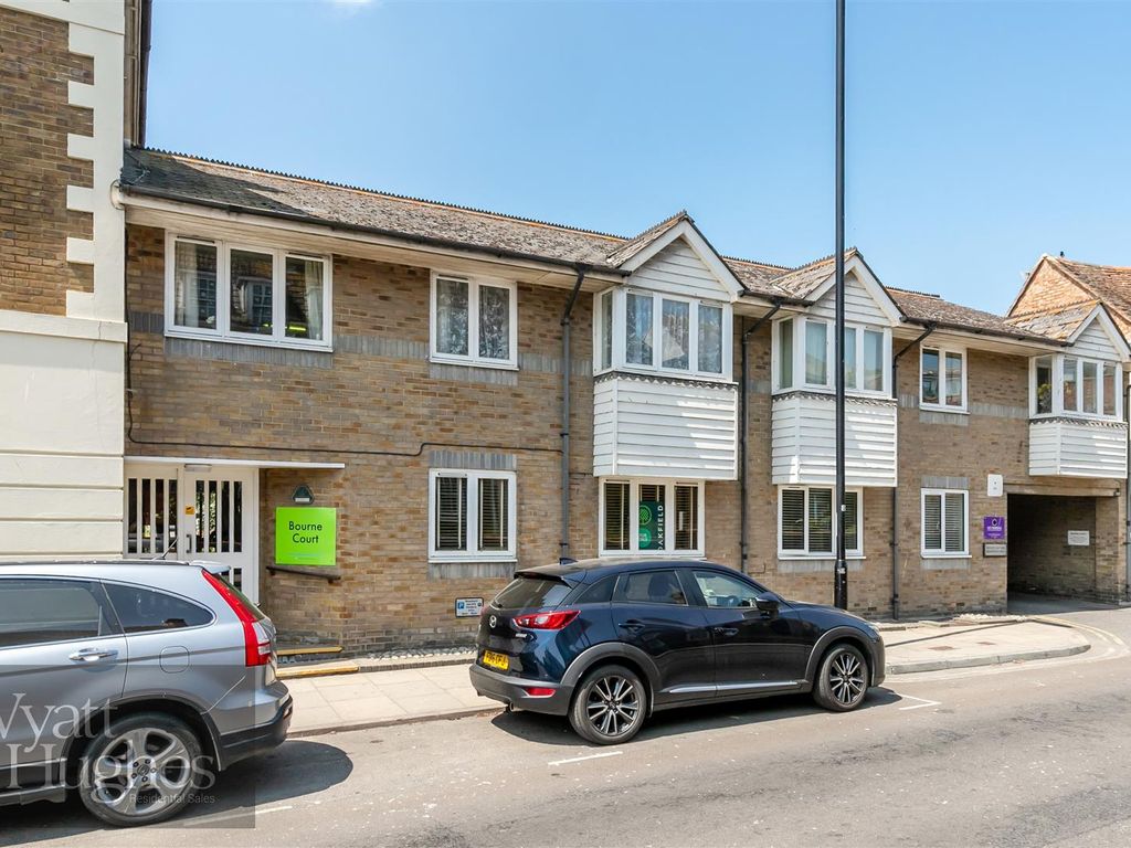 2 bed flat for sale in The Bourne, Hastings TN34, £145,000