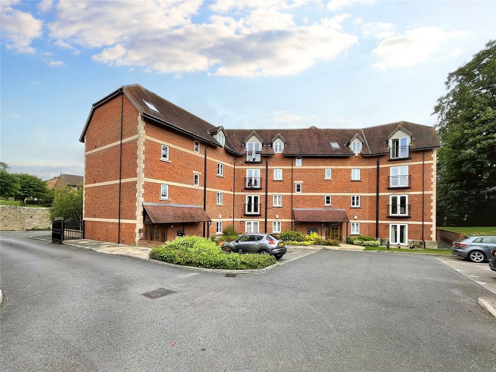 2 bed flat for sale in Mill Court, Mill Lane, Old Town, Swindon SN3, £265,000