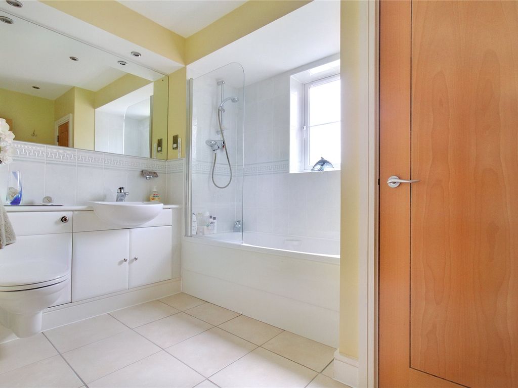 2 bed flat for sale in Mill Court, Mill Lane, Old Town, Swindon SN3, £265,000