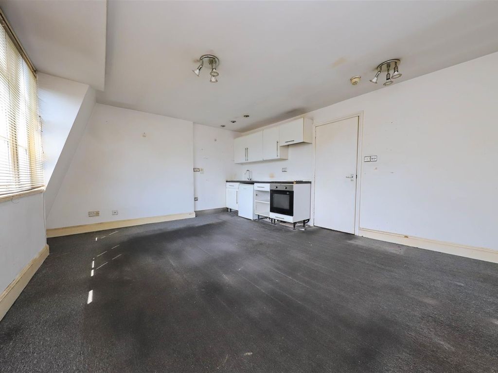 1 bed flat for sale in Grand Parade, Brighton BN2, £180,000
