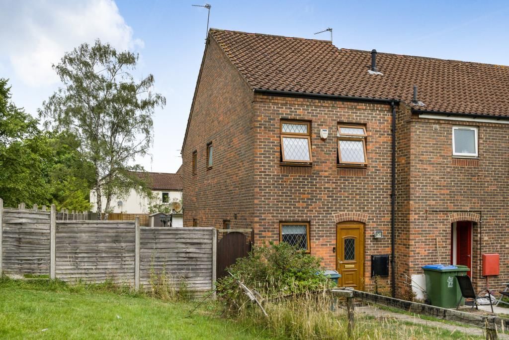 2 bed end terrace house for sale in Carr Close, Aylesbury HP19, £269,500
