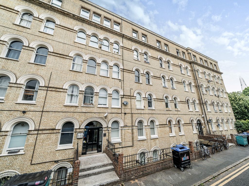 1 bed flat for sale in Bath Terrace, London SE1, £315,000