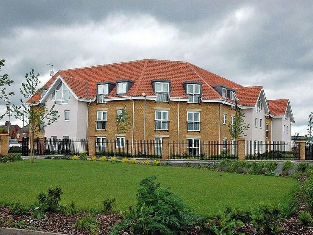2 bed flat for sale in Lime Kiln Close, Peterborough PE3, £140,000