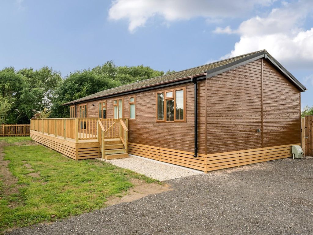 3 bed mobile/park home for sale in Dalton Bridge, Dalton, Thirsk YO7, £200,000