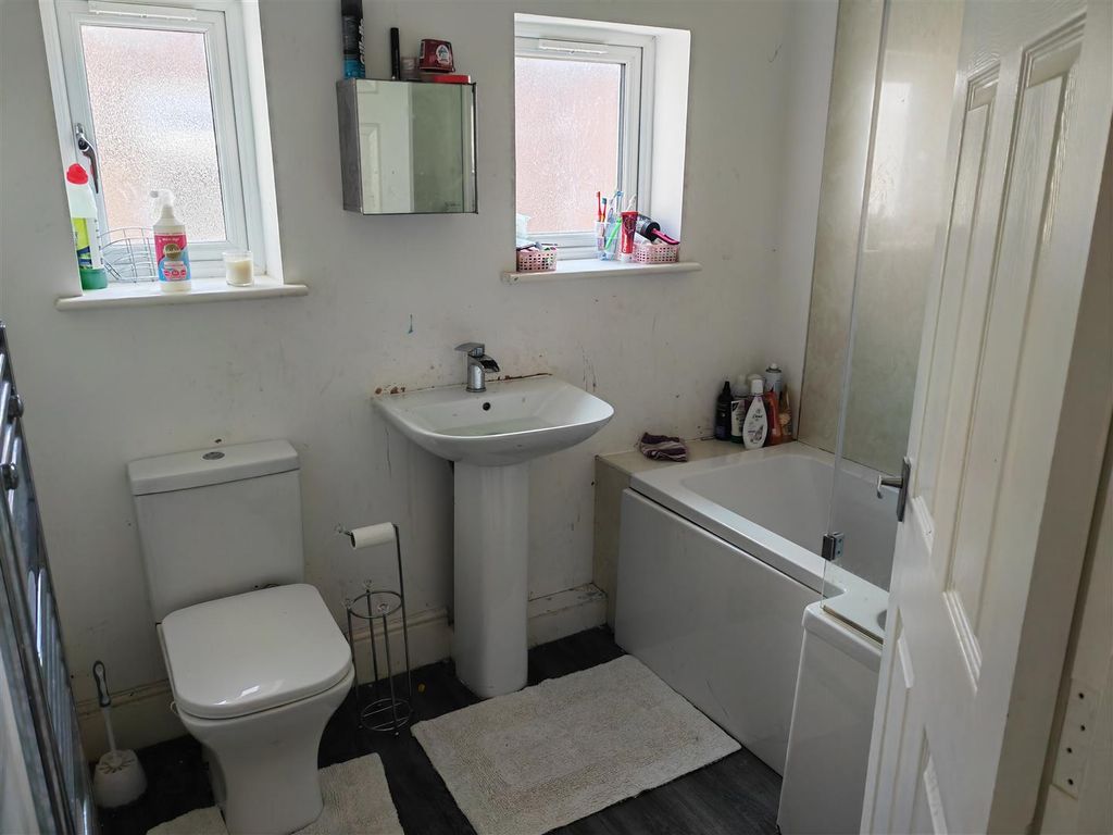 3 bed end terrace house for sale in Catherine Street, Crewe CW2, £129,995