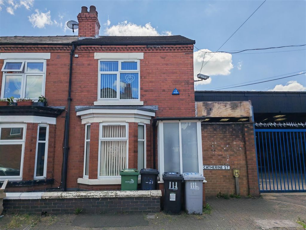 3 bed end terrace house for sale in Catherine Street, Crewe CW2, £129,995