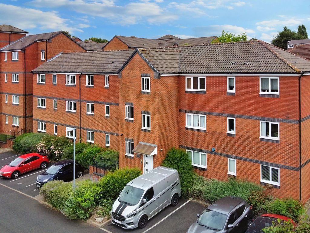 2 bed flat for sale in Palmerston Avenue, Wilnecote, Tamworth B77, £137,000