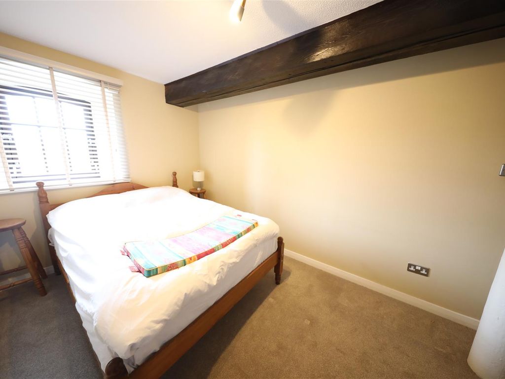 2 bed flat for sale in Kingston Street, Hull HU1, £100,000