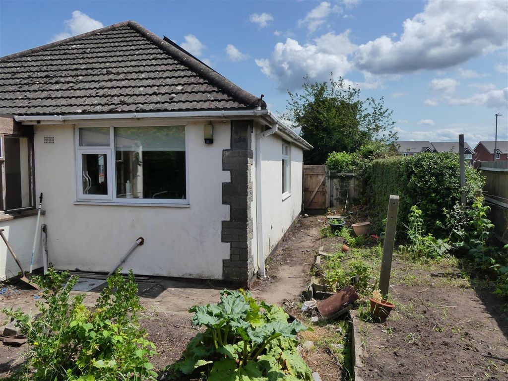 2 bed bungalow for sale in Meadow Avenue, Weston, Cheshire CW2, £200,000
