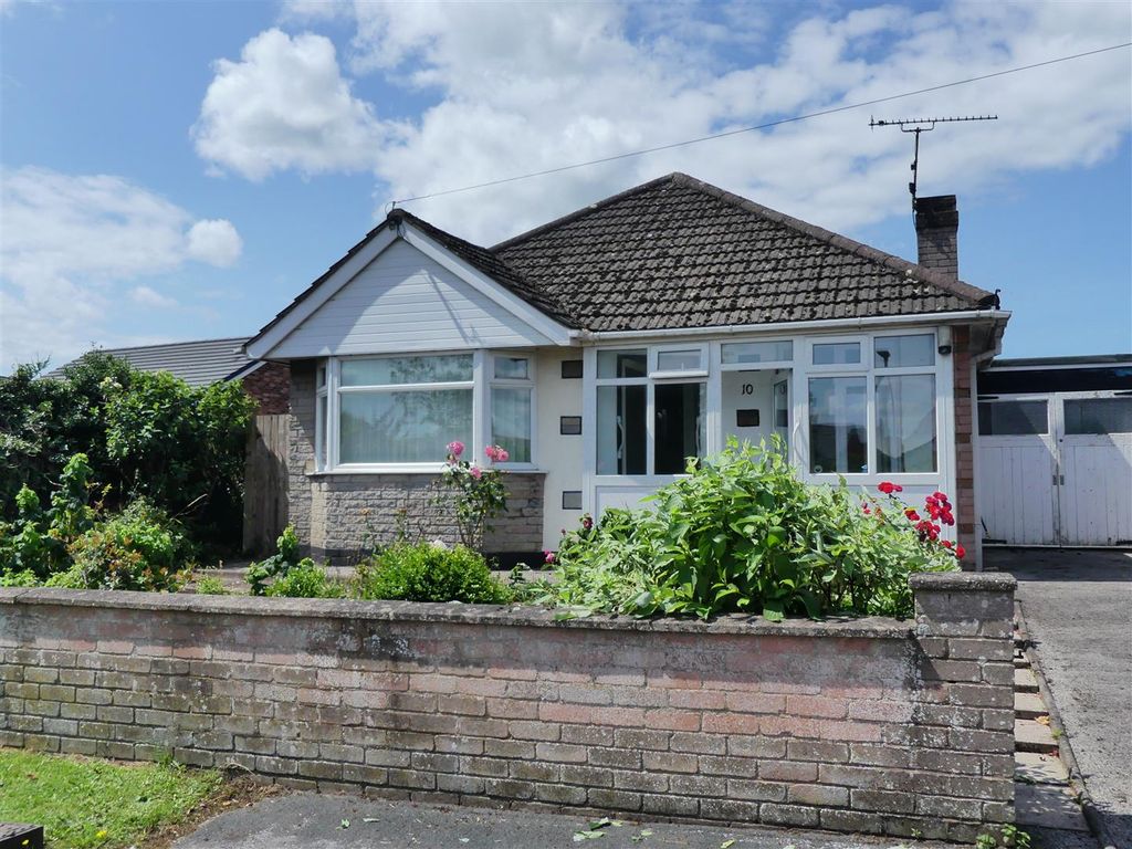 2 bed bungalow for sale in Meadow Avenue, Weston, Cheshire CW2, £200,000