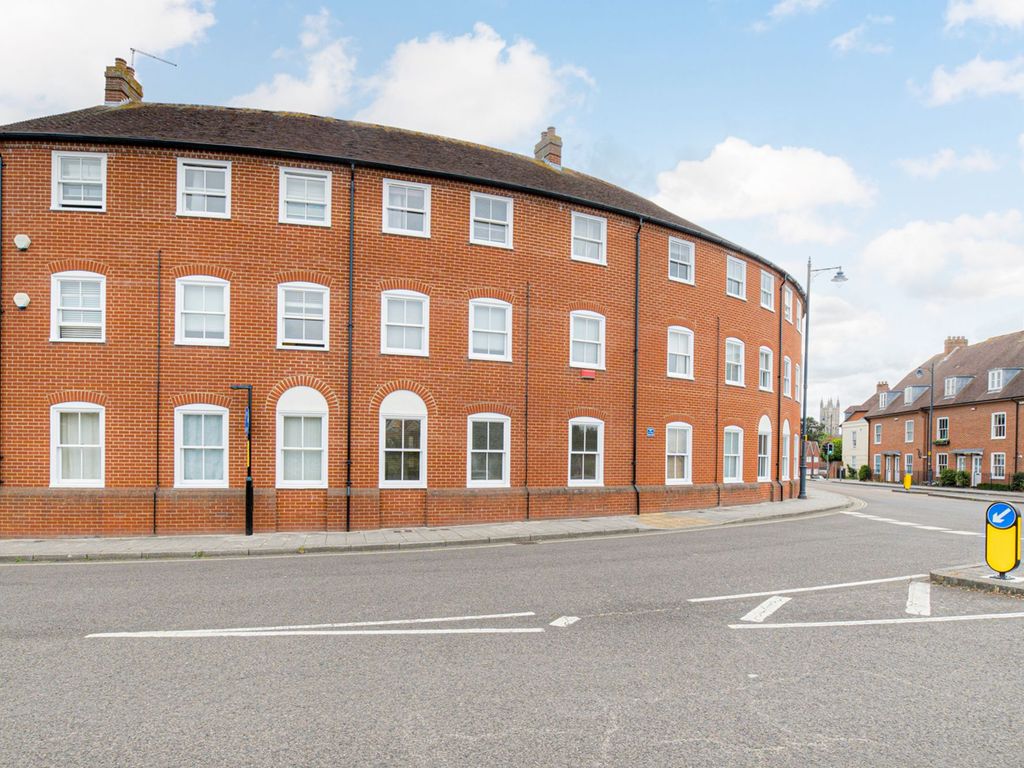 2 bed flat for sale in Station Road West, Canterbury CT2, £190,000