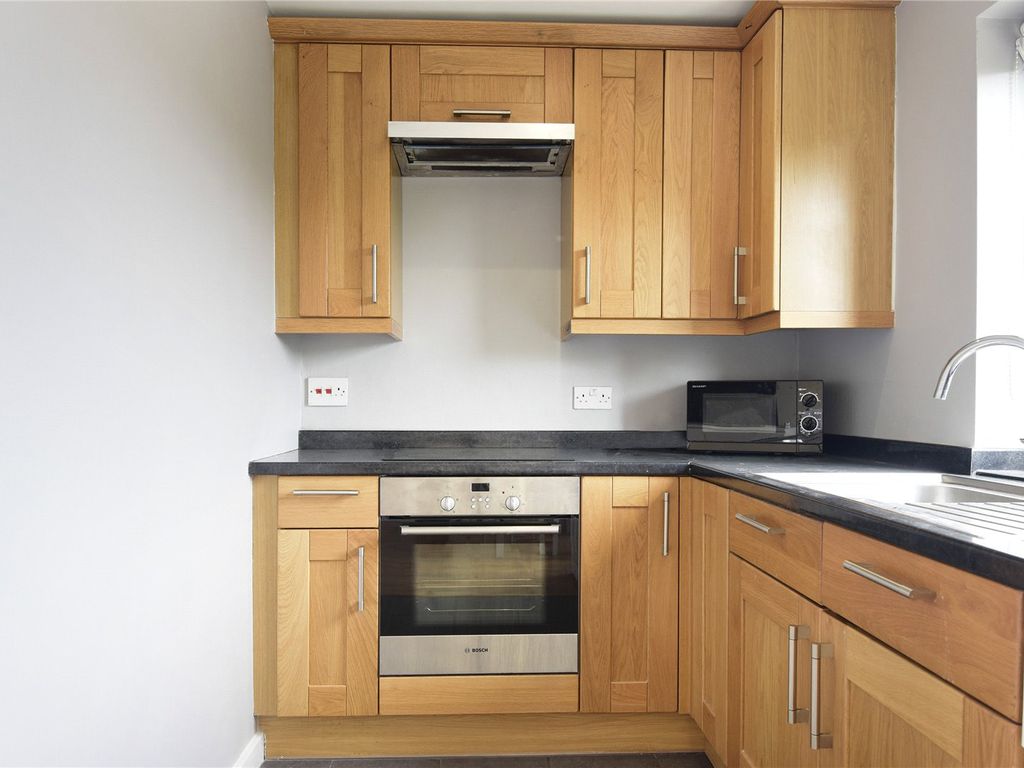 1 bed flat for sale in Markhouse Road, Walthamstow, London E17, £250,000